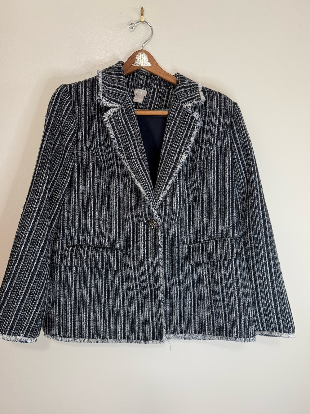 Chicos Women’s Navy and White Tweed Blazer Jacket in size large (2)